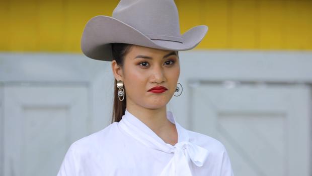 Võ Hoàng Yến catwalk lỗi, lập tức: Mâu Thủy nhướn mày, Tuyết Lan cười khẩy, Hương Ly bĩu môi-3