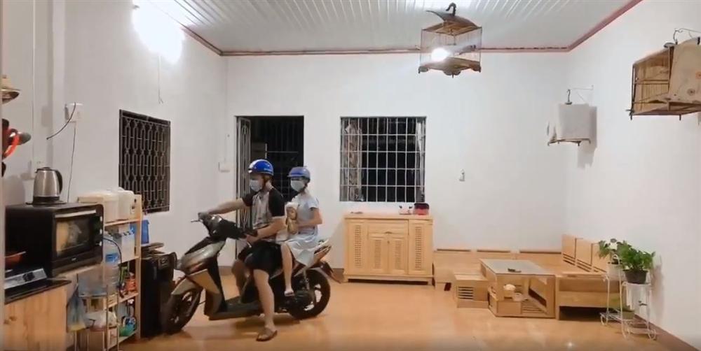 Khi vợ con đòi đi chơi mà vẫn đang trong thời gian cách ly, đây là cách ông chồng bá đạo mua vui-2