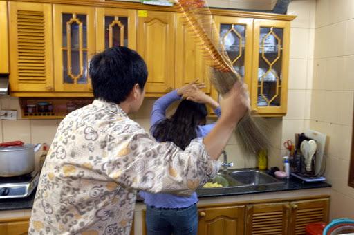 Bụng mang dạ chửa đến tháng thứ tư, cô gái vẫn muốn tìm một công việc và chốn nương thân để thoát khỏi gia đình nhà chồng tệ bạc-2