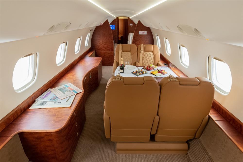 Các tỷ phú mắc kẹt khi tránh dịch trên du thuyền xa xỉ-4