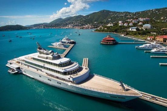 Các tỷ phú mắc kẹt khi tránh dịch trên du thuyền xa xỉ