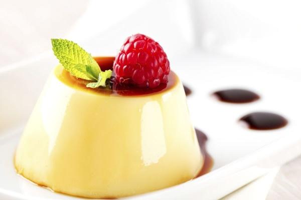 Chim cánh cụt châu Phi đi dạo trên đường phố không người-1