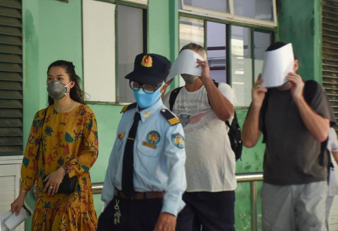 Bệnh nhân thứ 22 lại âm tính với Covid-19 khi về Anh-1