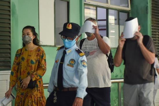 Bệnh nhân thứ 22 lại âm tính với Covid-19 khi về Anh