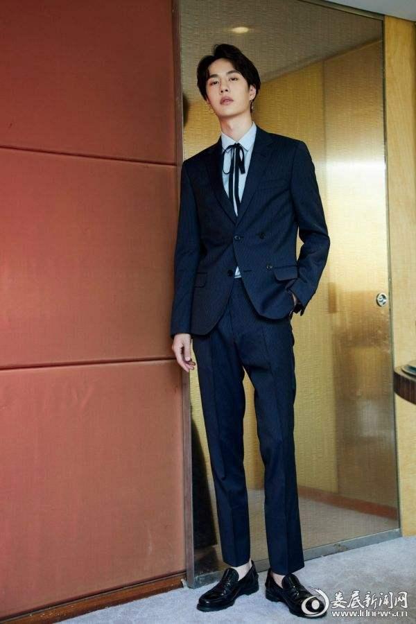 Từng bị cà khịa chân ngắn, đâu mới là vóc dáng thật của Vương Nhất Bác ngoài đời?-7