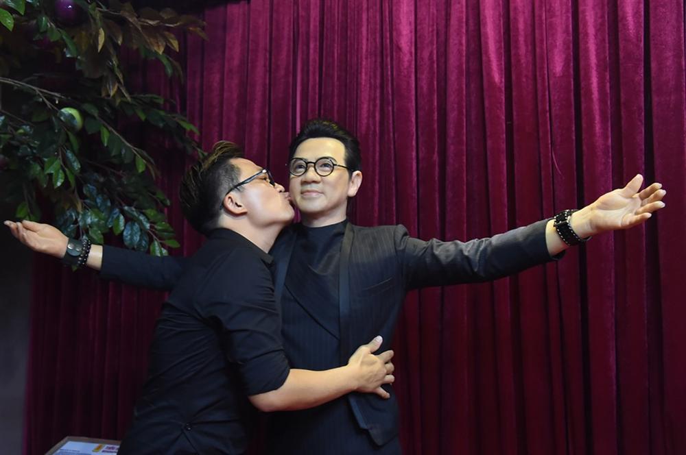 Hết hồn tượng sáp của sao Việt: Việt Hương y chang Long Nhật, Isaac giống hệt Lâm Vỹ Dạ-3