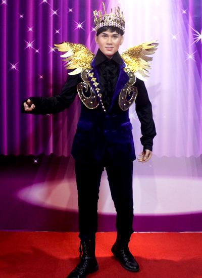 Miss Universe 2018 đọ sắc với phiên bản tượng sáp của mình-9