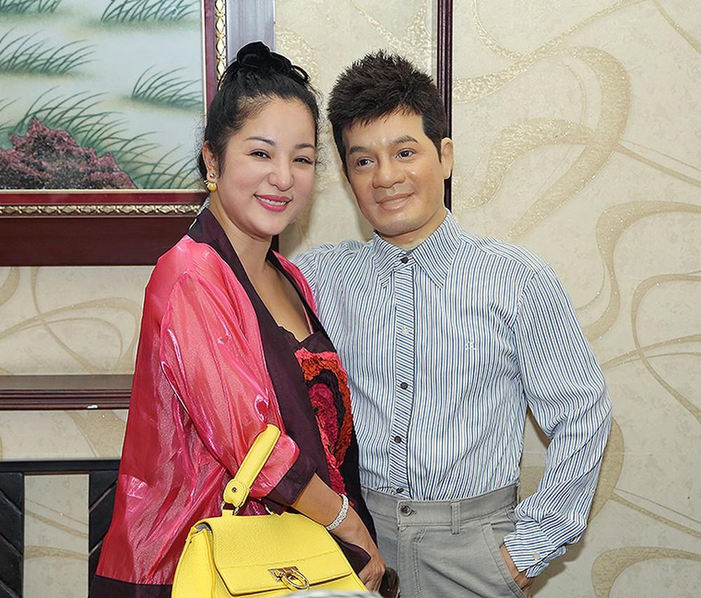 Miss Universe 2018 đọ sắc với phiên bản tượng sáp của mình-11