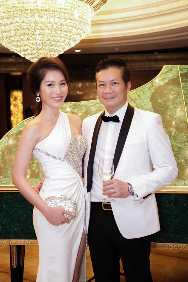 Shark Hưng đăng ảnh tình tứ với vợ rồi bảo: Đàn ông đang khởi nghiệp nên yêu, cư dân mạng bình luận căng-3