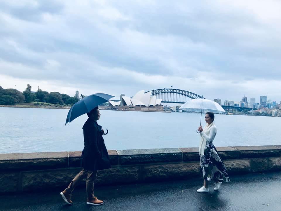 Shark Hưng đăng ảnh tình tứ với vợ rồi bảo: Đàn ông đang khởi nghiệp nên yêu, cư dân mạng bình luận căng-5