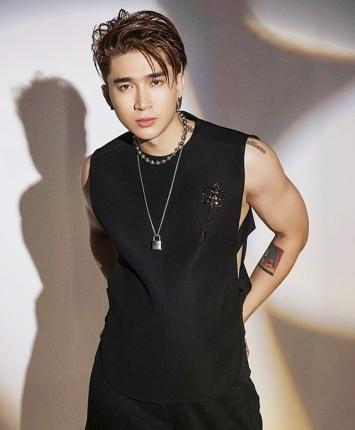 Ninh Dương Lan Ngọc và Chi Dân cùng sở hữu loạt hình xăm nơi kín đáo, ít lộ diện-6