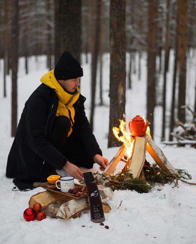 Sốt xình xịch với bộ ảnh du lịch trong nhà mùa dịch của ông bố trẻ điển trai-13