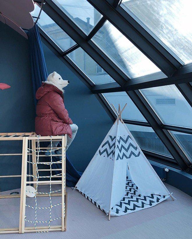 Sốt xình xịch với bộ ảnh du lịch trong nhà mùa dịch của ông bố trẻ điển trai-16