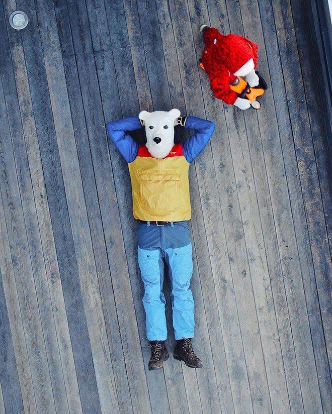 Sốt xình xịch với bộ ảnh du lịch trong nhà mùa dịch của ông bố trẻ điển trai-18