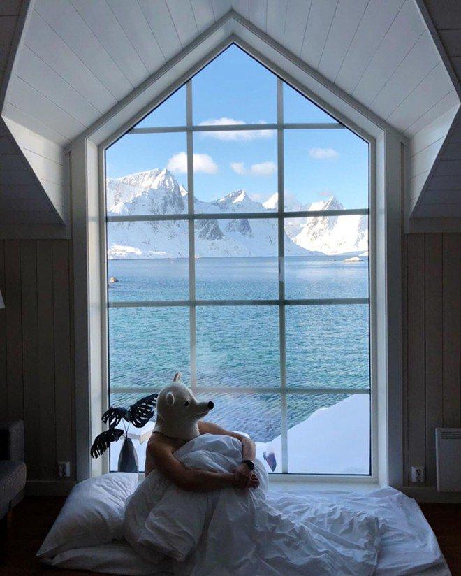 Sốt xình xịch với bộ ảnh du lịch trong nhà mùa dịch của ông bố trẻ điển trai-19