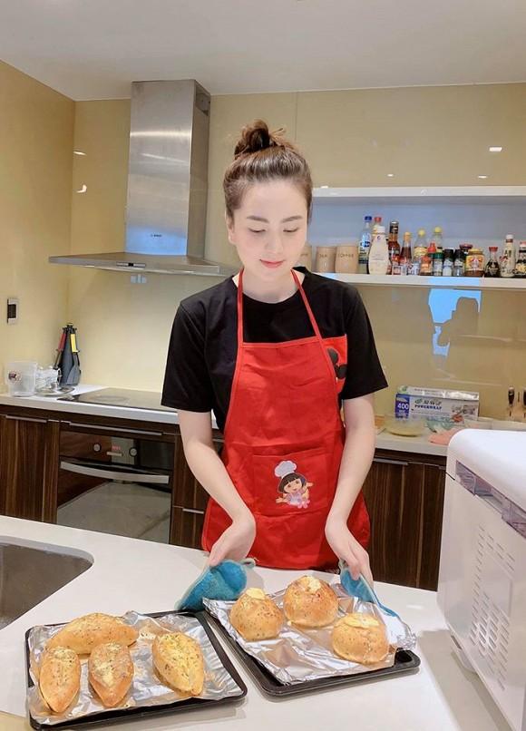 Cuộc sống ai cũng ước ao của MC thời tiết VTV sau 4 năm lấy chồng đại gia ở Hà Nội-6