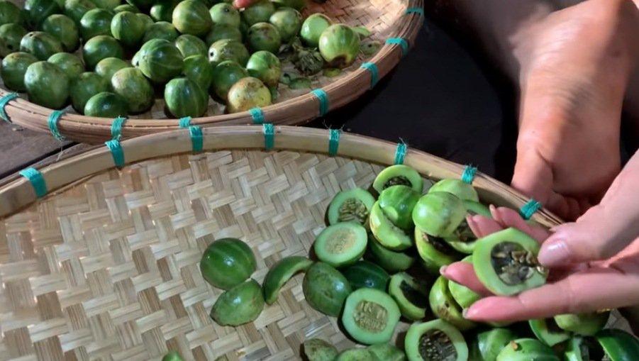 Hoa hậu HHen Niê ăn nồi cháo... lúc nhúc toàn kiến-3