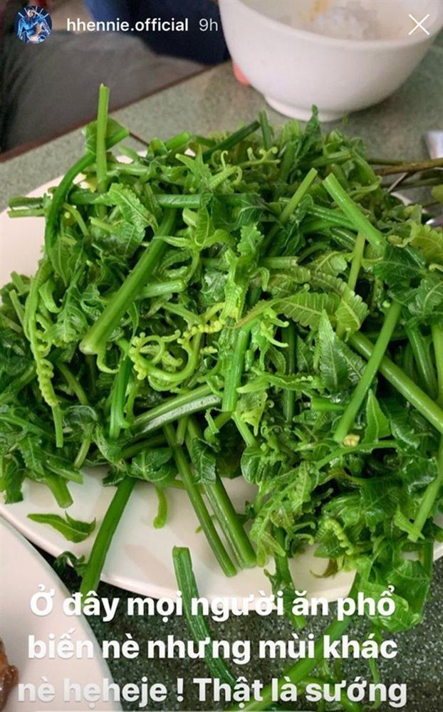 Hoa hậu HHen Niê ăn nồi cháo... lúc nhúc toàn kiến-8