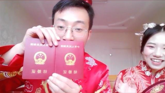 Đám cưới mùa dịch, khách mời mặc đồ ngủ dự tiệc-2