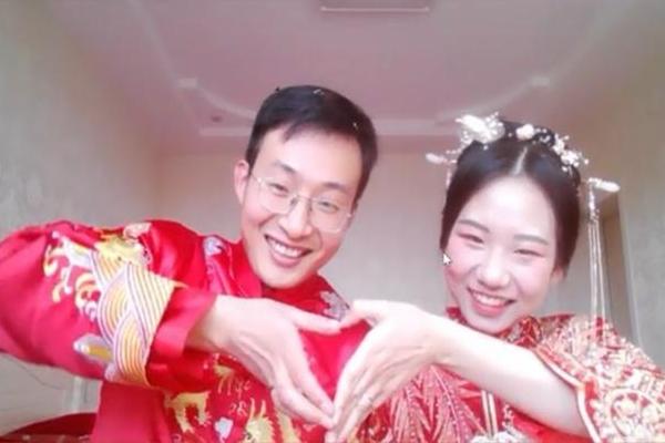 Mẹ chồng gọi sang bắt ngủ lại, nửa đêm lén về tôi kinh hoàng nhìn cảnh tượng ở nhà mình-3