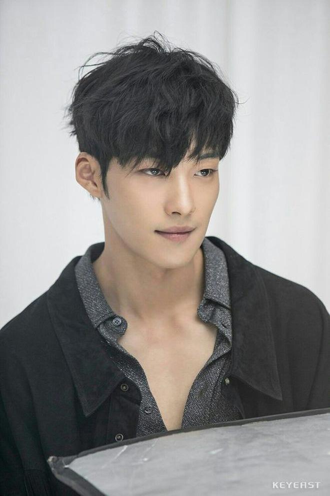 Cận vệ thân mật với Lee Min Ho trong Quân vương bất diệt từng đóng phim 19+-5