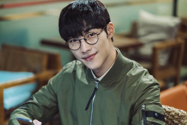 Cận vệ thân mật với Lee Min Ho trong Quân vương bất diệt từng đóng phim 19+-9