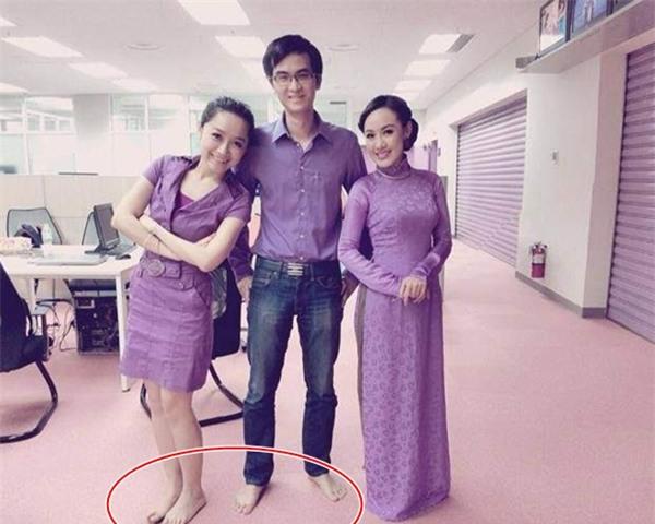 Khoe clip hậu trường cực độc, phong cách ăn mặc hài hước của MC thời tiết VTV chiếm sóng dân mạng-7