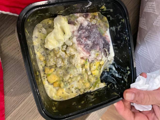 Thấy bà lấy hộp kem ra, các cháu vừa chạy vừa khóc thét vì sản phẩm có màu sắc ám ảnh-3