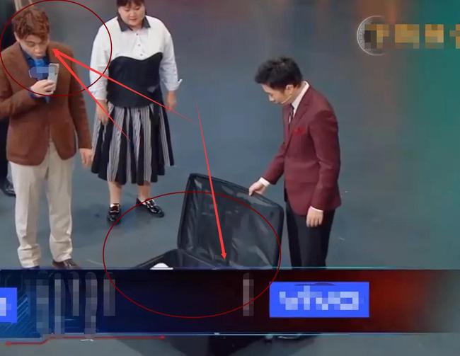 Mỹ nhân Tân Cương - Đồng Lệ Á gây sốc khi gầy trơ xương, nằm trọn trong vali vẫn còn dư chỗ-4