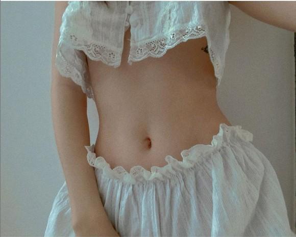 Thừa nhận tròn lên nhưng Ninh Dương Lan Ngọc vẫn sở hữu vòng eo 54 cm đáng ngưỡng mộ-3