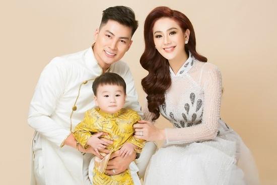 Lâm Khánh Chi đoàn tụ chồng trẻ sau một tuần 'chia tay'