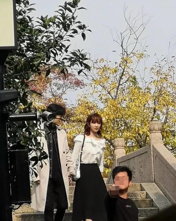 Dương Tử - Tiêu Chiến vướng nghi án phim giả tình thật khi lộ ảnh tình tứ ở hậu trường Quãng đời còn lại xin chỉ giáo nhiều hơn-5