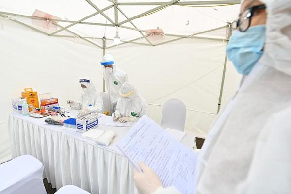 Vì sao bệnh nhân 188 dương tính lại sau 2 ngày xuất viện?-2