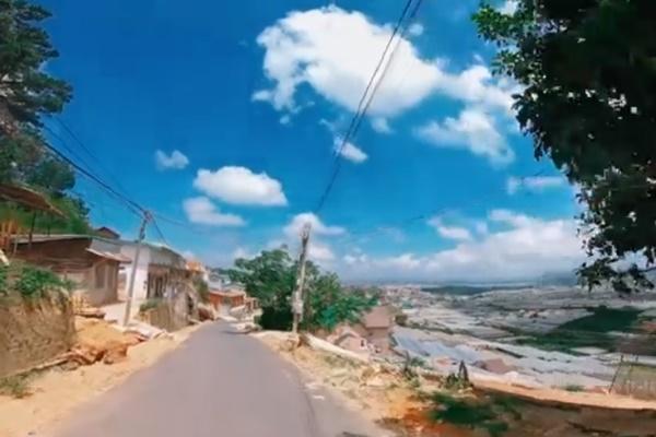 Đến Đài Loan ngắm con đường hoa gạo khoe sắc đỏ rợp trời-8