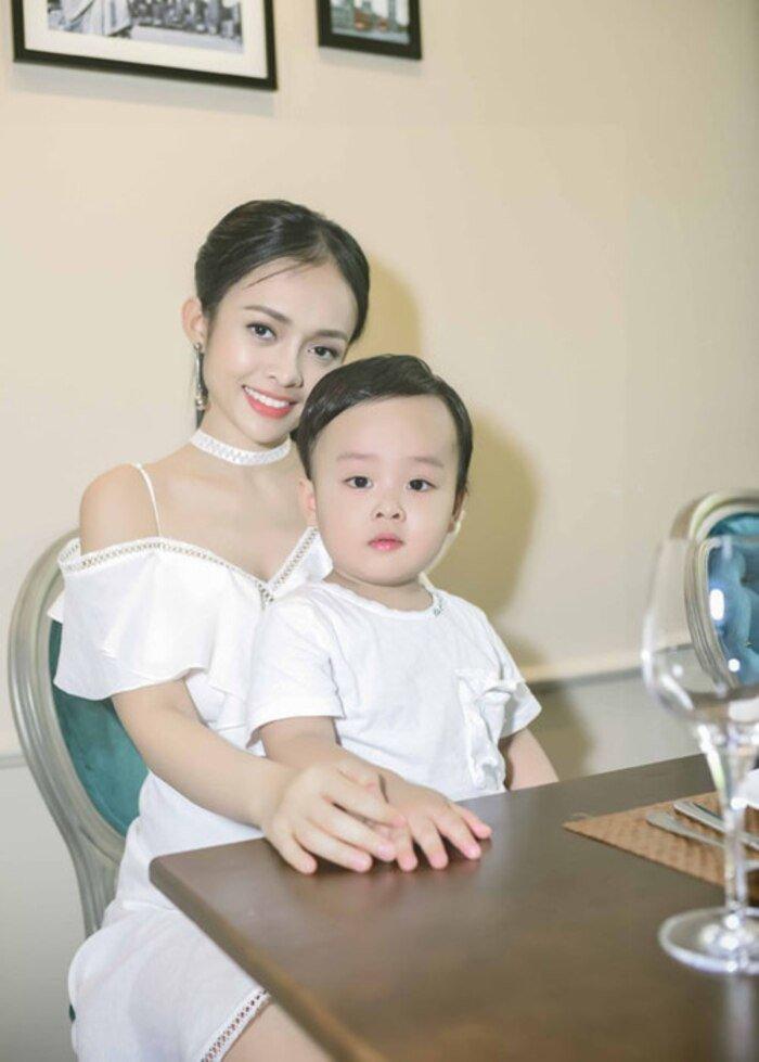 BTV thời sự mang bầu ở tuổi 20, tăng vỏn vẹn 6kg nhưng lại đau đầu vì vòng 1-1