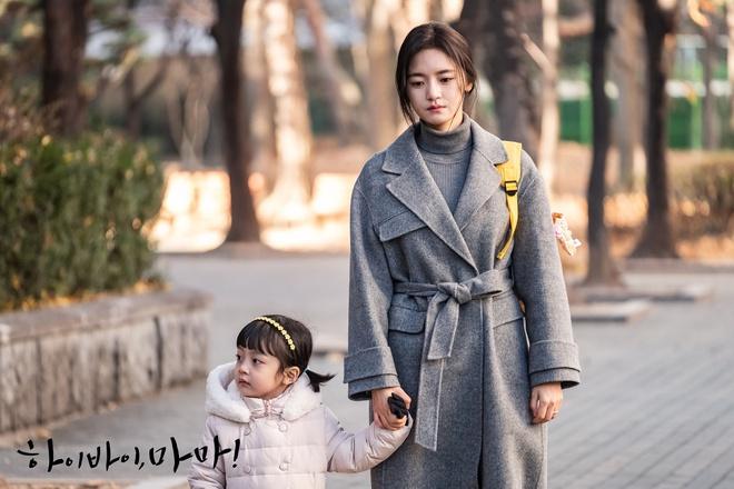 Mẹ kế trẻ trong Hi Bye, Mama đời thường không dùng đồ hiệu-2