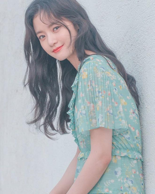 Mẹ kế trẻ trong Hi Bye, Mama đời thường không dùng đồ hiệu-3