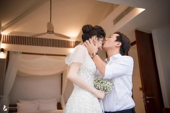 Sau gần 2 năm, hình ảnh ba mẹ Nhã Phương bật khóc trao tay con gái cho Trường Giang lần đầu công bố gây xúc động mạnh-3