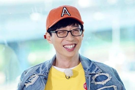 MC Yoo Jae Suk ủng hộ gần 1 tỷ đồng hỗ trợ mua băng vệ sinh cho học sinh nữ có thu nhập thấp ở Hàn Quốc