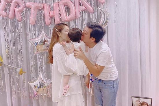 Con gái Trường Giang - Nhã Phương lần đầu lộ diện