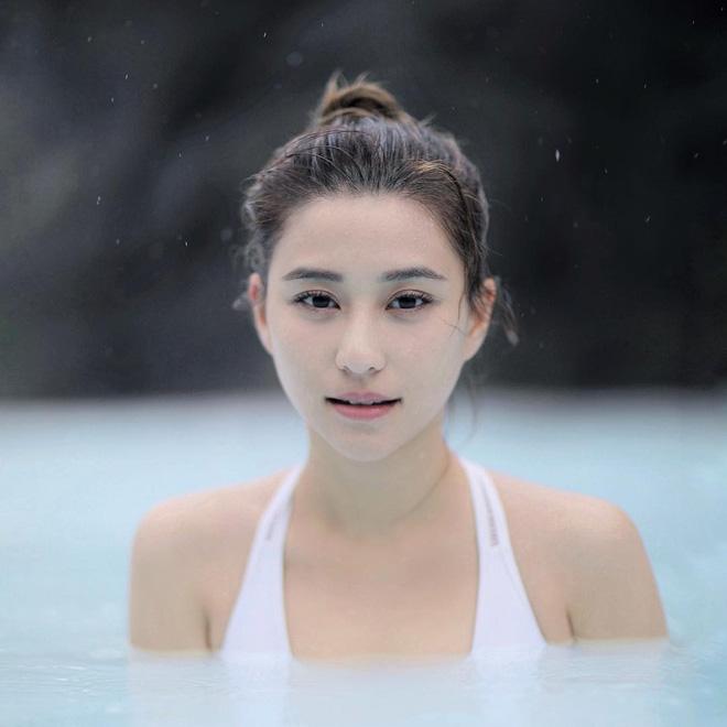 Hiếm hoi khoe ảnh diện bikini, con gái tỷ phú sòng bạc Macau mê mẩn người nhìn với 3 vòng căng đét-5