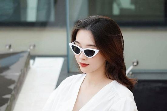 Đặng Thu Thảo xinh như hoa dưới ống kính ông xã, cách chụp đặc biệt chứng minh hoa hậu mang thai lần 2