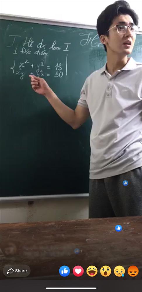 Profile anh thầy đẹp trai livestream dạy học được chú ý trên MXH khiến dân tình xung phong xin slot học chung-2