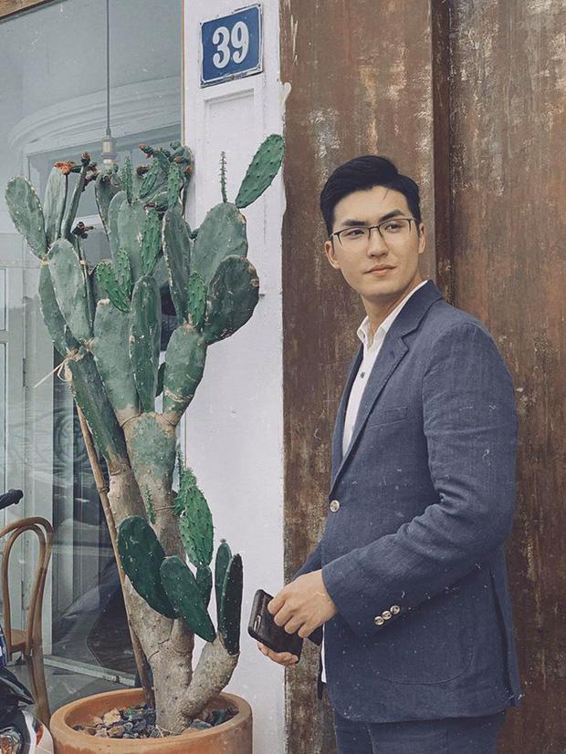 Profile anh thầy đẹp trai livestream dạy học được chú ý trên MXH khiến dân tình xung phong xin slot học chung-3