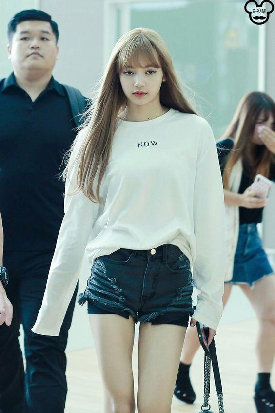 Nhức nhối trước pha mặc quần short ngắn cũn cỡn như nội y của cô gái trên phố-8