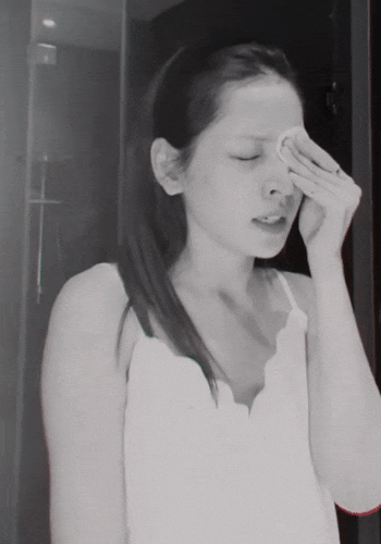 Chỉ vì 1 list nhạc quá tâm đắc, Chi Pu ôm mặt khóc nức nở khiến dân mạng hoang mang-1