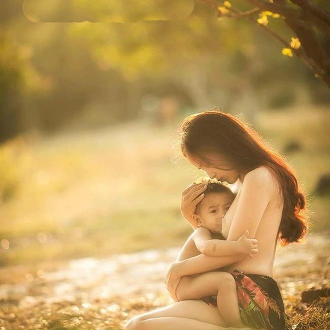 Sau 5 năm gây bão với khoảnh khắc ngực trần cho con bú, bà mẹ ở Nha Trang giờ ra sao?-1