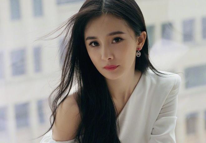 Sợ nhanh già, Dương Mịch liên tục thay đổi kem dưỡng da-1