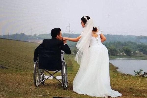 Diễn giả không chân tay và chuyện tình đồng tính gây bão-14