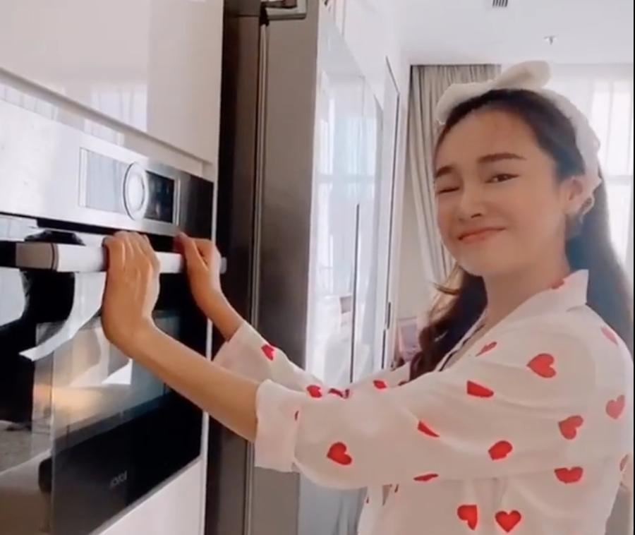 Trường Giang đơ người khi nhận món quà sinh nhật đặc biệt từ Nhã Phương-1